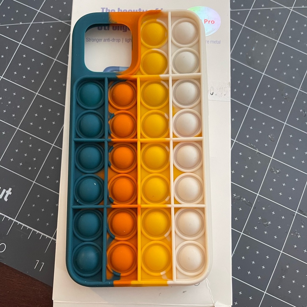 iPhone 12/12 Pro silicone pop it case